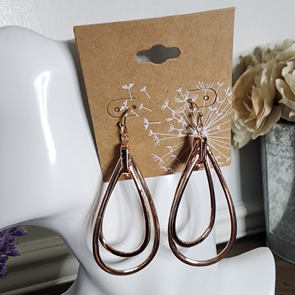 Elegant Rose Gold Teardrop Earrings - Picture 2 of 2